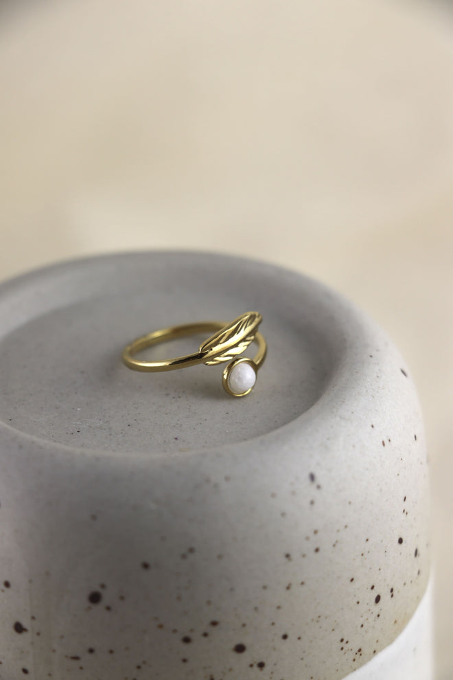 I AM beautiful - Anello in madreperla piuma