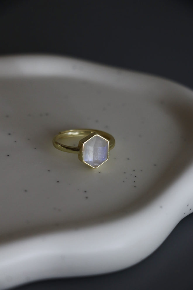 I AM feminine - Rainbow Mondstein Ring Hexagon