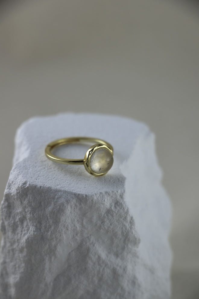 I AM feminine - Rainbow Mondstein Ring Button