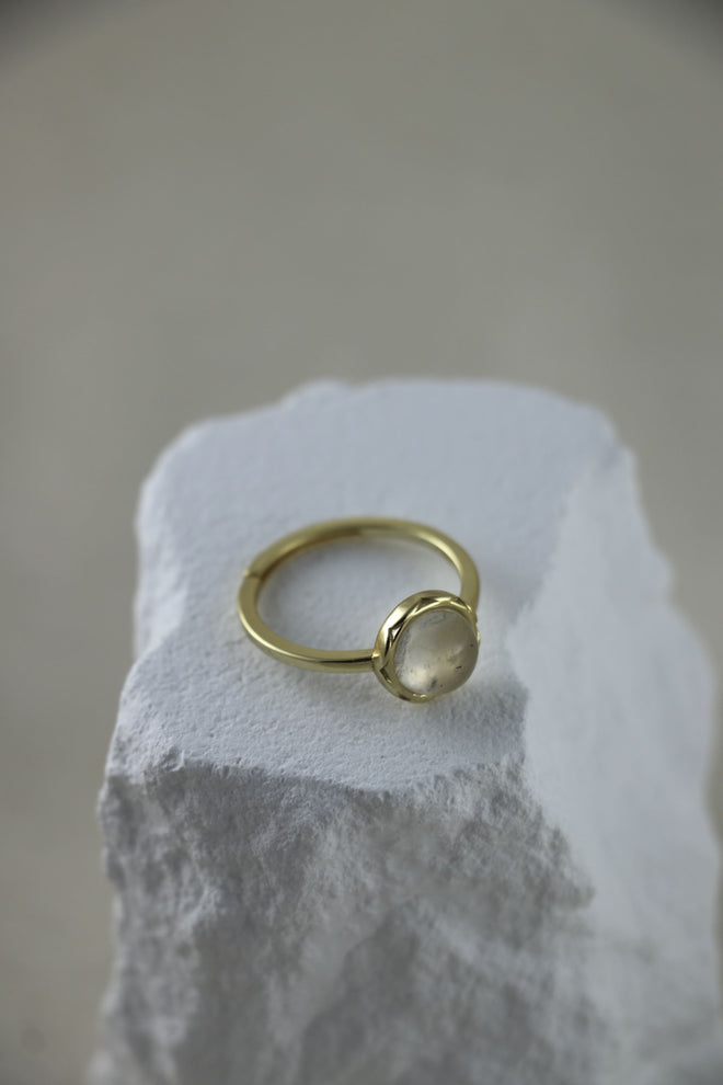 I AM feminine - Rainbow Mondstein Ring Button