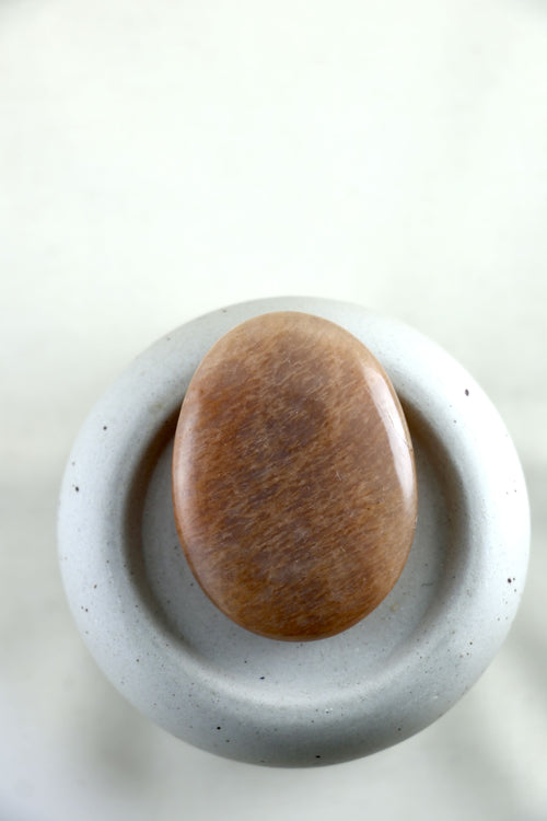 I AM feminine - Mondstein Handschmeichler