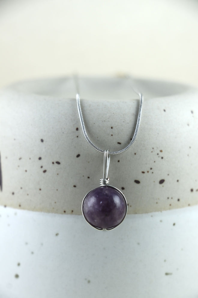 I AM strong - Collier boule en lépidolite argente
