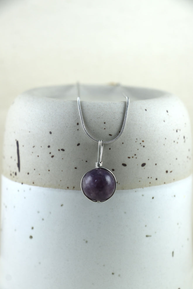 I AM strong - Collier boule en lépidolite argente