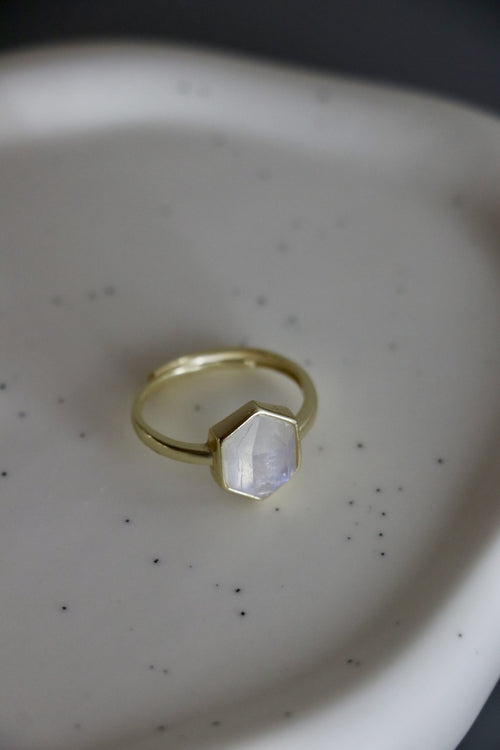 I AM feminine - Rainbow Mondstein Ring Hexagon