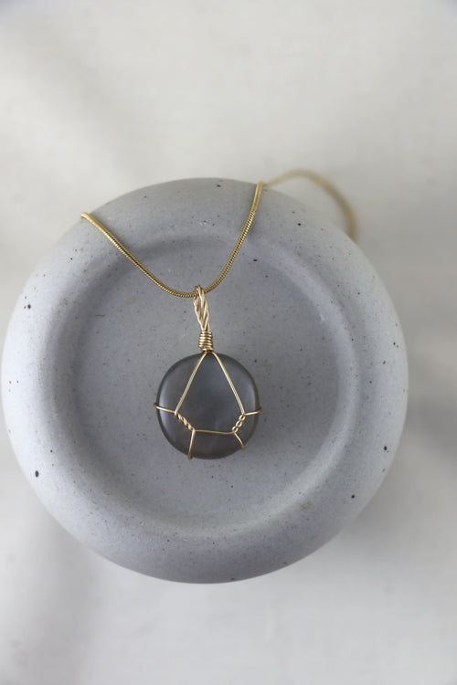 I AM feminine - Grauer Mondstein Halskette Einzelstück 1