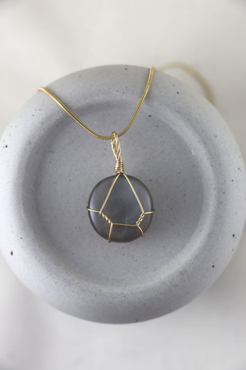 I AM feminine - Grauer Mondstein Halskette Einzelstück 1