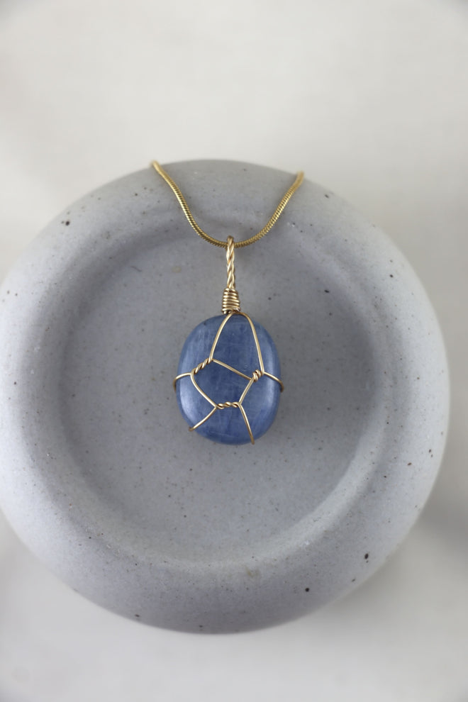 I AM constantly growing - Kyanit Halskette Einzelstück 1