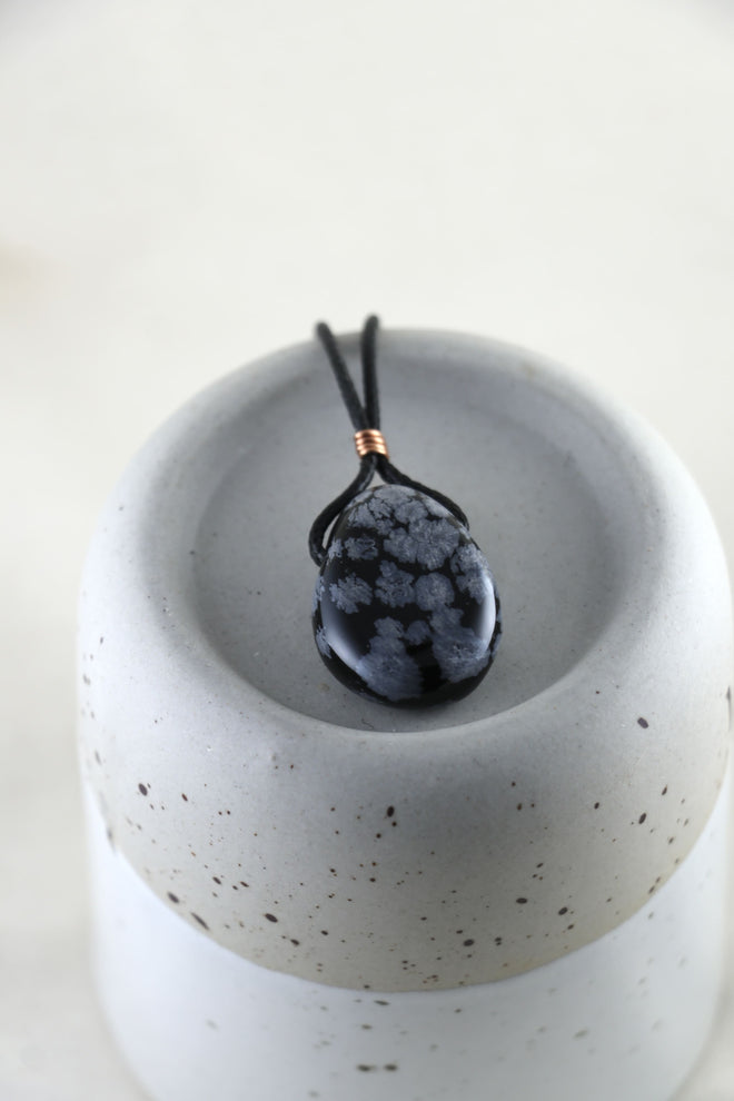 I AM expanding - Schneeflockenobsidian Halskette Man