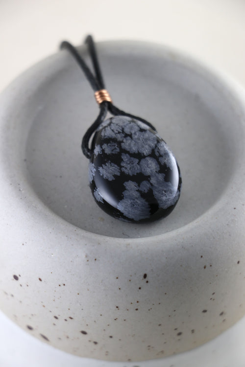 I AM expanding - Schneeflockenobsidian Halskette Man