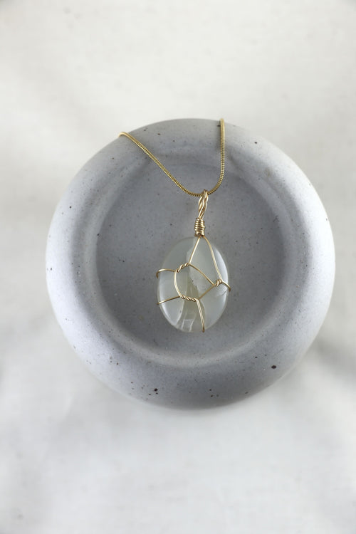 I AM feminine - Mondstein Halskette