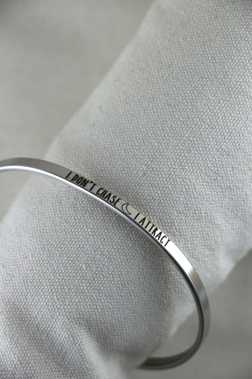 Mantra Armband - I don't chase | I attract Silber