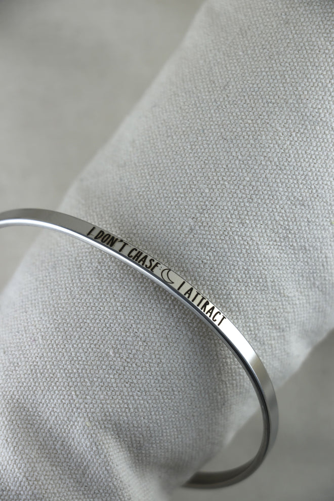 Mantra Armband - I don't chase | I attract Silber