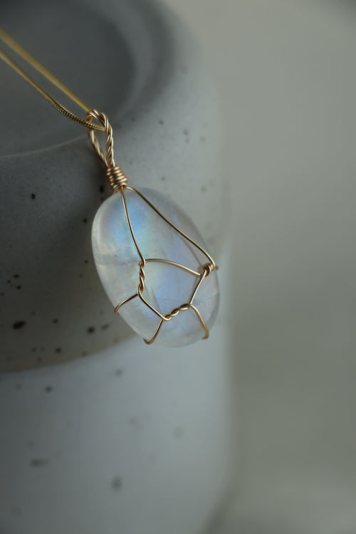 I AM feminine - Collana Pietra di Luna Arcobaleno Pezzo Unico