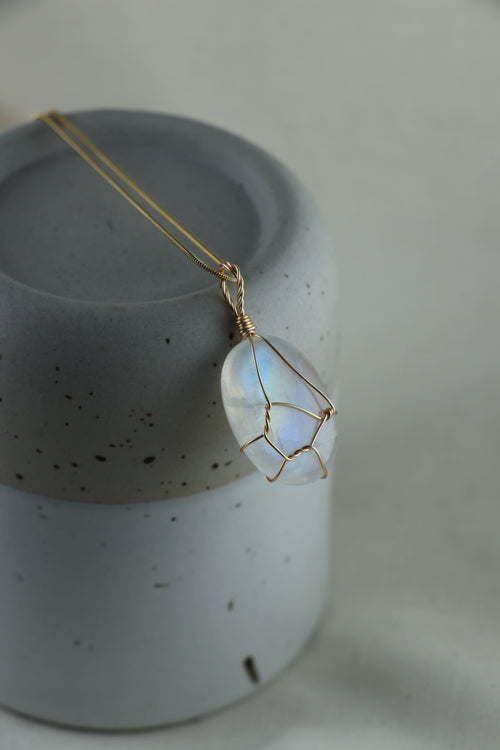 I AM feminine - Collana Pietra di Luna Arcobaleno Pezzo Unico