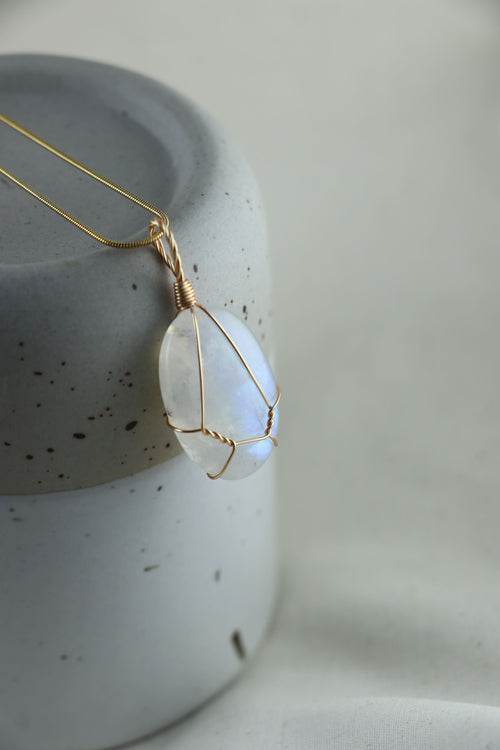 I AM feminine - Collana Pietra di Luna Arcobaleno Pezzo Unico