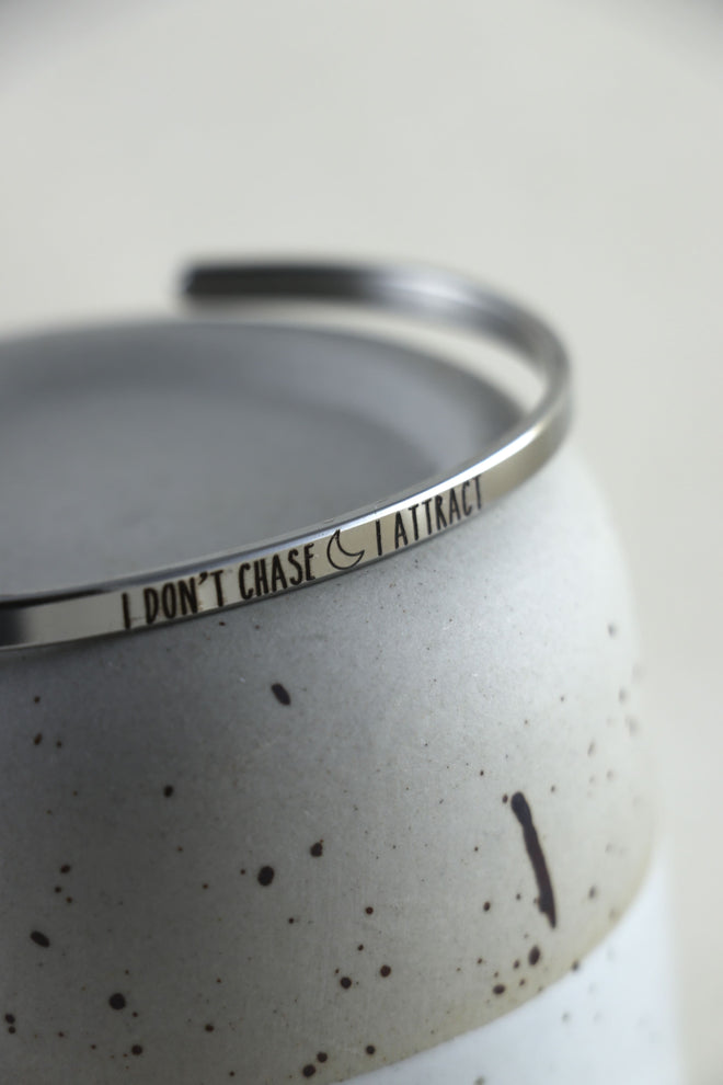 Mantra Armband - I don't chase | I attract Silber