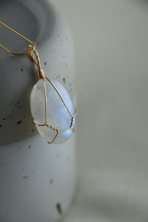 I AM feminine - Collana Pietra di Luna Arcobaleno Pezzo Unico