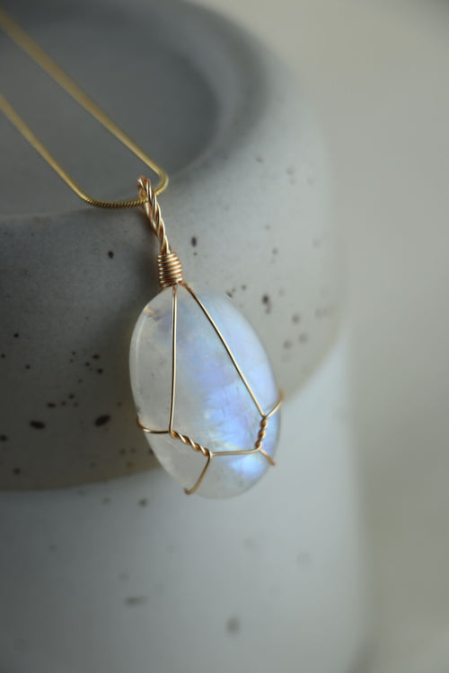 I AM feminine - Collana Pietra di Luna Arcobaleno Pezzo Unico