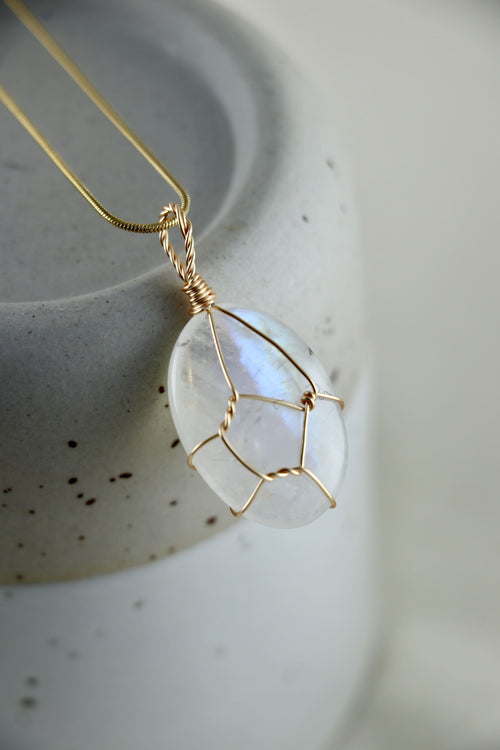 I AM feminine - Collana Pietra di Luna Arcobaleno Pezzo Unico