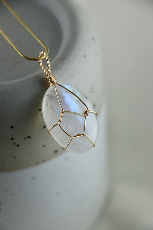 I AM feminine - Collana Pietra di Luna Arcobaleno Pezzo Unico