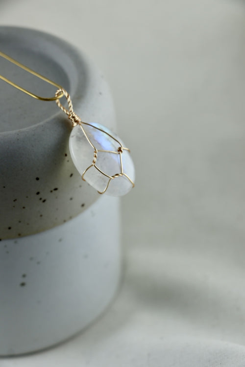 I AM feminine - Collana Pietra di Luna Arcobaleno Pezzo Unico