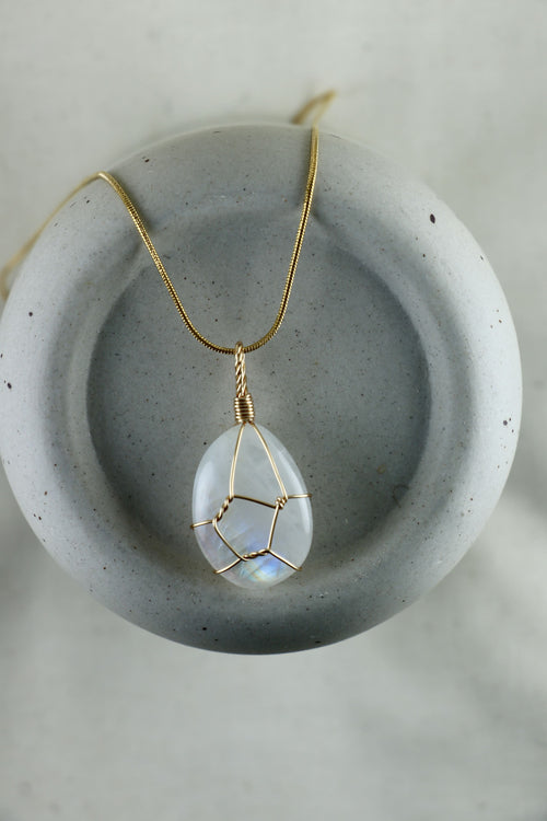 I AM feminine - Collana Pietra di Luna Arcobaleno Pezzo Unico