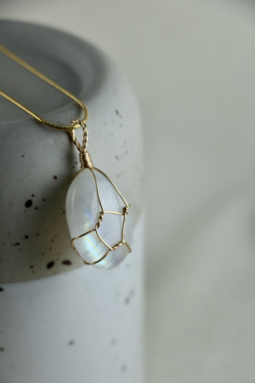 I AM feminine - Collana Pietra di Luna Arcobaleno Pezzo Unico