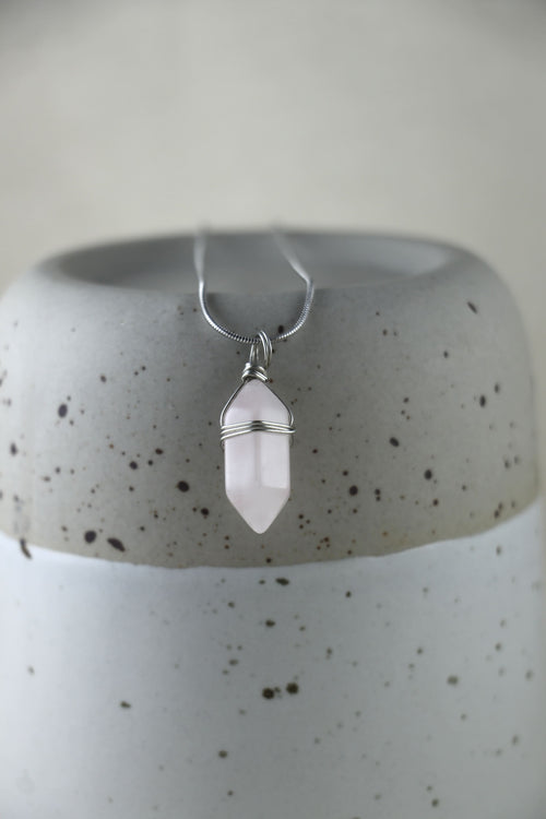 I AM love - Collier Quartz Rose Double Pointe Argent