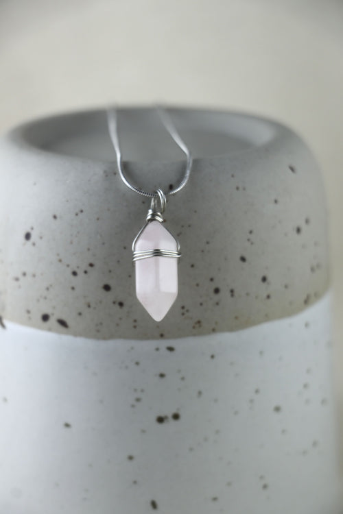 I AM love - Collier Quartz Rose Double Pointe Argent