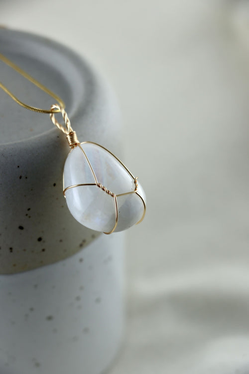 I AM feminine - Rainbow Mondstein Halskette Einzelstück 6