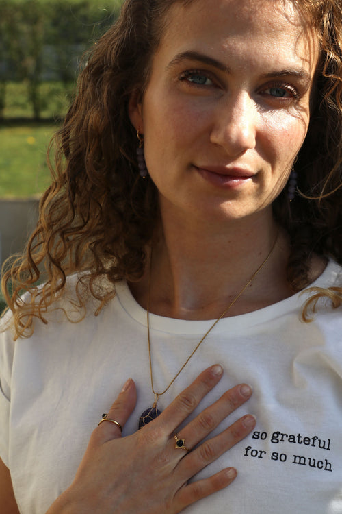 Mantra T-Shirt "so grateful for so much"